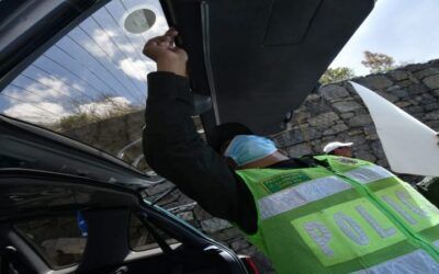 La Policía inició los operativos contra automóviles con vidrios polarizados