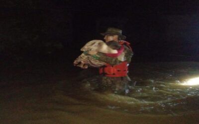 La Armada rescata a familias ante la crecida del río Tahuamanu en Pando