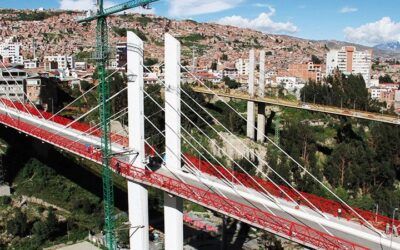Logran salvar a un hombre cuando estuvo a punto de lanzarse del puente Gemelo en La Paz