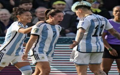 En cinco minutos de infarto Argentina empata 2-2 con Sudáfrica y está viva en el Mundial femenino de fútbol