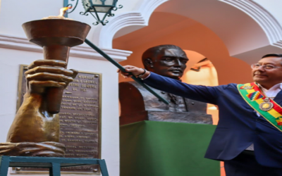 El presidente Luis Arce encendió la Tea de Murillo: ‘somos un pueblo digno’