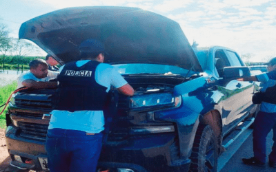 La Policía Boliviana hizo entrega de vehículo robado en Chile recuperado en San Julián-Santa Cruz (vea la conferencia de prensa)