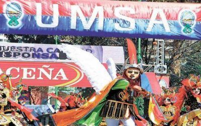 Más de 10.000 bailarines toman las calles de La Paz en la XXXV Entrada Universitaria de la UMSA (video)