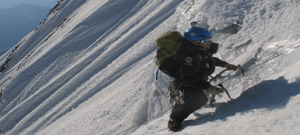 Conquista nacional, el alpinista boliviano, Hugo Ayaviri, llegó a la cima del Gasherbrum I entre China y Pakistán