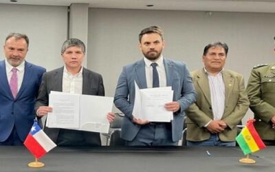 Chile y Bolivia acuerdan lucha conjunta contra el robo de vehículos, contrabando y migración ilegal (vea la conferencia de prensa)