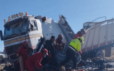 Cuatro muertos y cuatro heridos dejan un choque frontal entre una volqueta y camión en Potosí