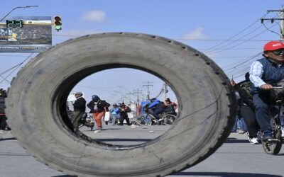 Condena y perjuicios caracterizó la primera jornada de paro de transporte en El Alto (video)