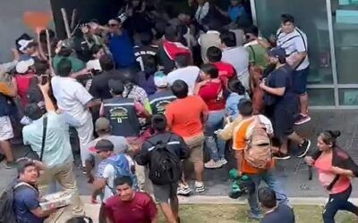 Intercambio de puñetes, piedras y palos en la Quinta Municipal entre gremiales y gendarmes se salda con decenas de heridos (video)