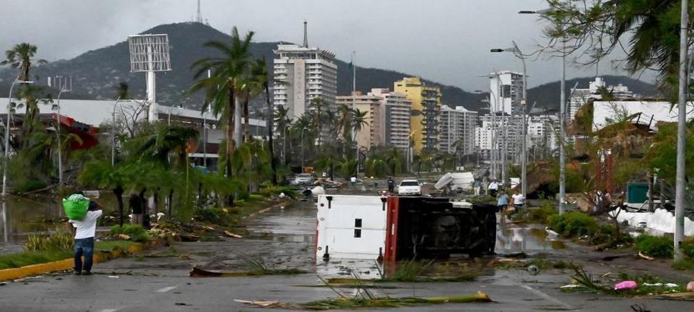 El paso de Otis deja 27 muertos y una cadena de daños en el puerto mexicano de Acapulco (video)