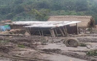 Emergencia: el río Coroico se desborda, se lleva viviendas y afecta a 32 familias en Zongo