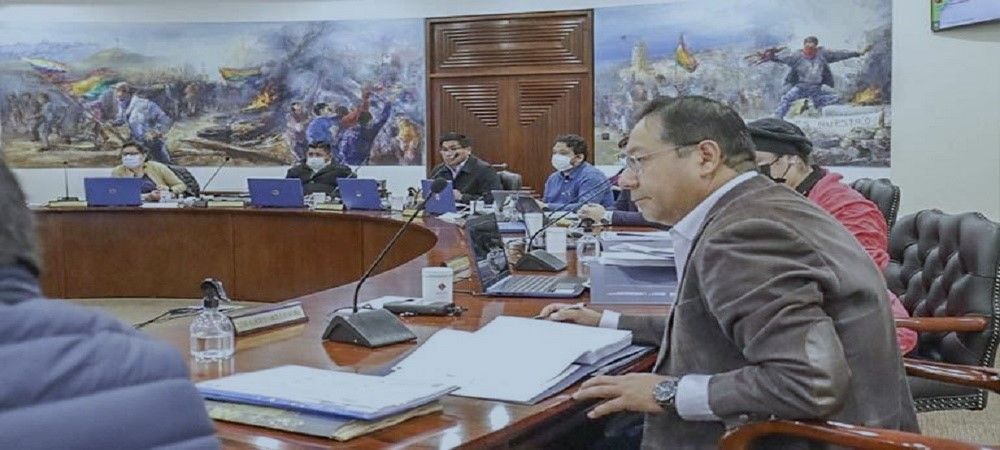 Pese al mandato del Cabildo en El Alto, el vocero descarta que haya cambios en el Gabinete de Arce