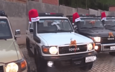 En medio del auge del oro, cooperativistas mineros se regalan autos cero Km 4×4 de última gama por Navidad (video)