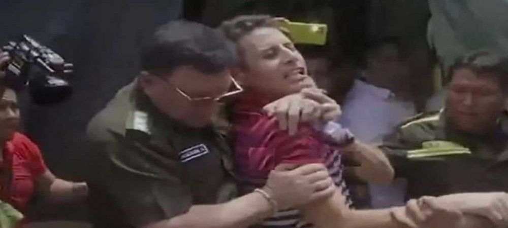 El comandante de la Policía de Santa Cruz, Erick Holguín, implicado en un lamentable suceso, redujo del cuello al excapitán, Edman Lara (video)