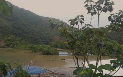 Cangalli, en Tipuani, bajo el agua por desborde de río, sus habitantes piden auxilio