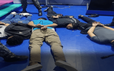 Policía de Ecuador detiene a al menos 13 hombres armados que tomaron canal de TV, los rehenes están sanos y salvos