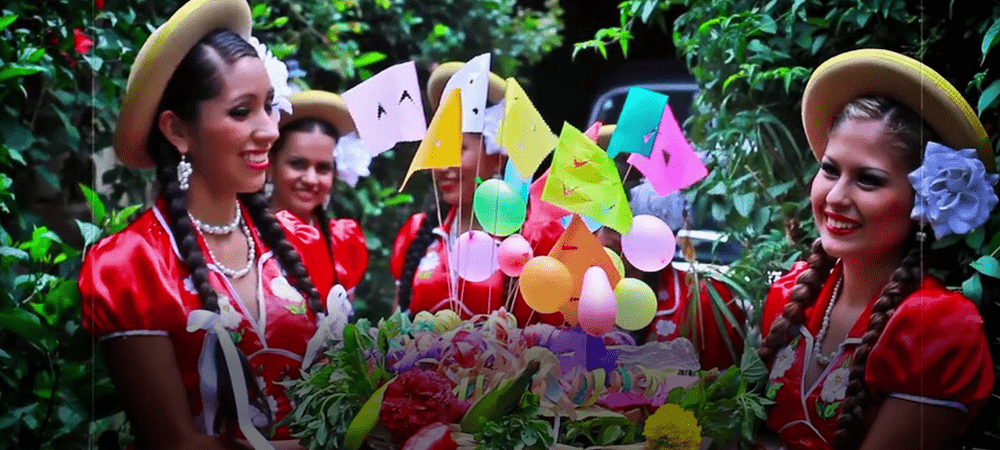 Comadres simboliza la amistad, es el inicio del Carnaval y forma parte de la identidad de Tarija