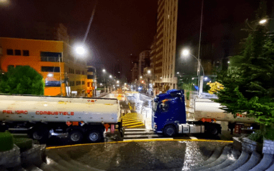 Transportistas de cisternas de combustibles amanecieron con un bloqueo en el centro paceño