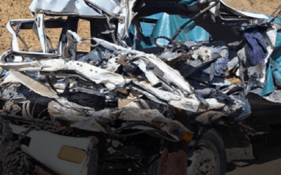 Choque frontal entre un minibús y un camión deja cuatro fallecidos entre Cochabamba-Oruro