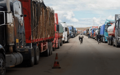 Transporte pesado inició los bloqueos de carreteras por dólares y diésel; el Gobierno anuncia sanciones a los bancos por dar lugar a la especulación