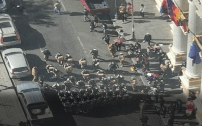 DE ÚLTIMO MOMENTO: Tropas militares controlan plaza Murillo en la sede de Gobierno