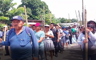 Seguidores de Evo se arman de palos para evitar la aprehensión de su líder; desde la oposición suman pedidos para detenerlo