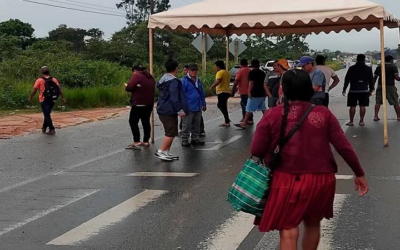 Viajes entre Santa Cruz y Cochabamba son por la carretera antigua debido a un bloqueo en Yapacaní