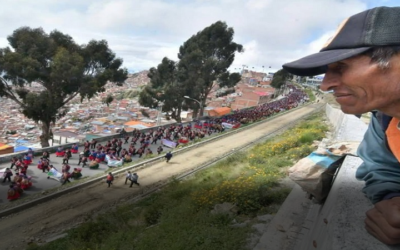 Choferes alteños y ‘ponchos rojos’ sitiaron La Paz y El Alto; exigieron combustibles y en contra del alza de la canasta familiar