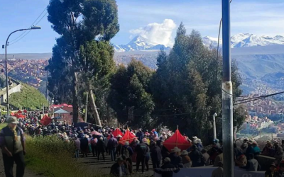 El Alto desciende hasta La Paz en protesta por la crisis económica, por alimentos y combustibles