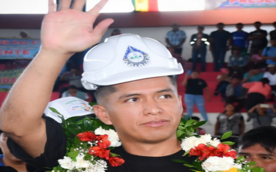 Dice que no es candidato, pero tiene casa de campaña y va primero en las encuestas, la gente se inclina por Andrónico