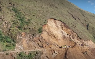 Un camión se embarranca 300 metros cerca de Sapahaqui, hay tres muertos y dos heridos