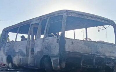 Tragedia en Potosí: cinco menores mueren calcinados luego que un bus escolar se incendiara en Uncía