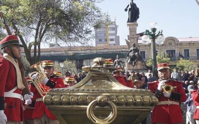 Iniciaron los actos protocolares por la efeméride de La Paz que celebra 216 años de la Revolución de 1809
