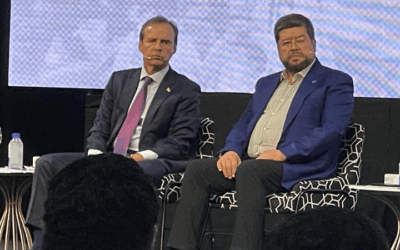 Foro cruceño solo con candidatos que lideran encuestas, Tuto y Samuel, los que coincidieron en impulsar descentralización y autonomías