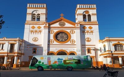 El bus BNB lleva educación financiera a diversos lugares lejanos de Bolivia