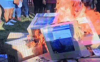 El voto nulo está reconocido por la ley, el quemar ánforas es un delito y será denunciado: TSE