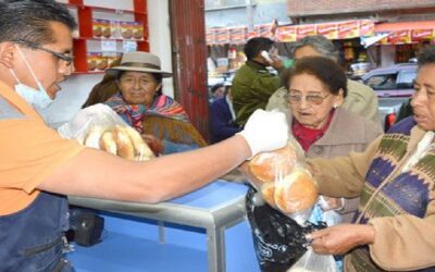 Las familias sufren, ahora tienen que hacer filas por el pan, Emapa dice que entrega la harina