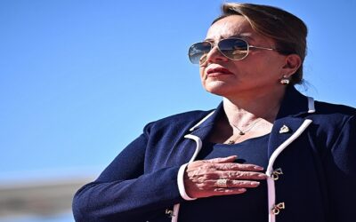 Xiomara Castro, presidenta de Honduras, la primera en llegar a Sucre para los actos del Bicentenario de Bolivia