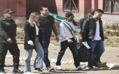 Camacho sale de Chonchocoro, se apresta a tomar un avión privado que lo traslade a Santa Cruz