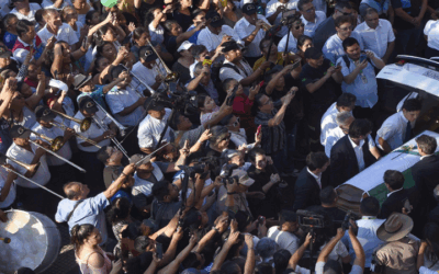 Sensible, emotivo, miles lloraron en el entierro de Percy Fernández, ‘vivirás en las obras que dejas’, se despidieron