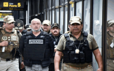 Enmanillado, sin cabello y con barba así llegó Arturo Murillo deportado de Estados Unidos, quedó aprehendido