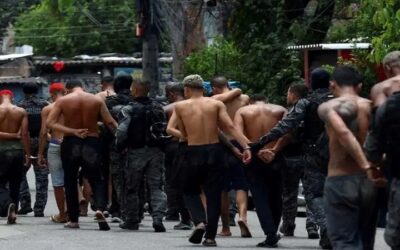 Terror en Río de Janeiro tras la redada de la Policía contra narcos; 64 muertos y decenas de heridos
