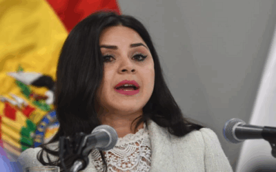 La Vocera ahonda la diferencia, dice que, de 14 días en el Gobierno, Lara estuvo 6 fuera de Bolivia