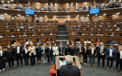 Diputados mantiene el suspenso hasta el jueves su Directiva, se repusieron la Biblia y el crucifico para la jura