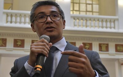 Espinoza ordena ajuste de cinturones en el aparato estatal, modificará el PGE y desde enero austeridad