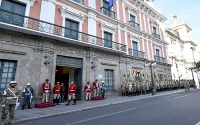 Las FFAA se aprestan a jurar obediencia a su nuevo Capitán General, Rodrigo Paz, ya resguardan el centro del poder político, La Paz