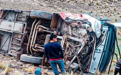 Seis personas fallecidas y heridos, resultado de un choque entre un minibús y una flota a la altura de Confital (vea las listas)