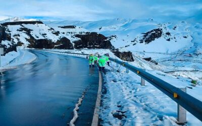 El tránsito a los Yungas de La Paz habilitado luego de la intensa nevada que colapsó el tramo