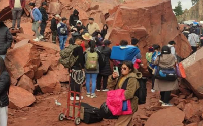 Vía Cochabamba-Oruro-La Paz habilitada luego de estar interrumpida por deslizamiento de rocas