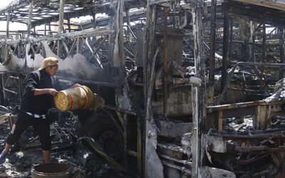Incendio de magnitud en Oruro: Más de $us 600.000 es la pérdida de cinco flotas consumidas por el fuego