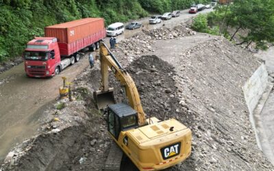 Lluvias causan estragos en el Oriente, evacúan Yapacaní en canoas y el tramo en El Sillar, interrumpido